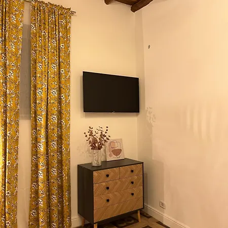Urbana 33 Guest house