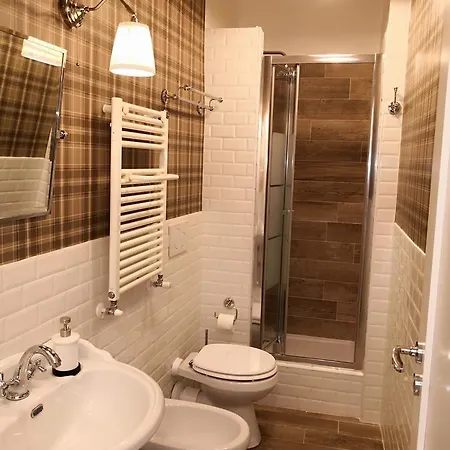 Urbana 33 Guest house
