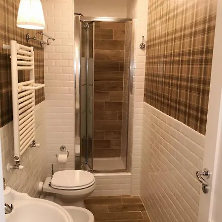 Urbana 33 Guest house
