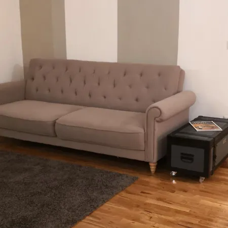 Urbana 33 Guest house