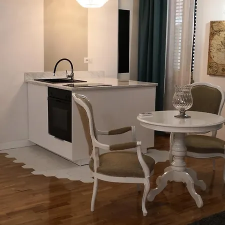 Urbana 33 Guest house
