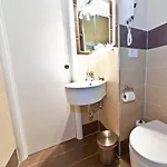 Urbana 33 Guest house