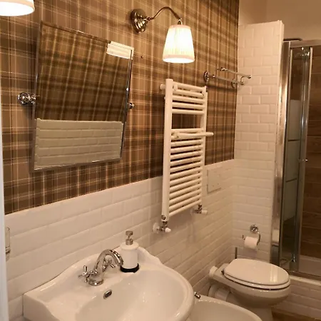 Urbana 33 Guest house